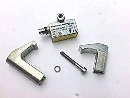 KLI5, Mounting Clamp, for Magnetic-inductive sensors for mounting on Profile cylinders, M6971802