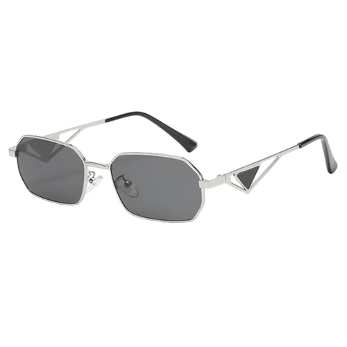 Lunettes de soleil carrées en terrasse de café et virées mode urbaines