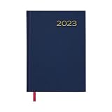 TAMAÑO MEDIO: Sus dimensiones de 14 x 20 cm la convierten en una agenda fácil de transportar. Su interior consta de 288 páginas impresa a un color y papel offset blanco con espacio para datos personales, calendario trienal, listín y planning del año.