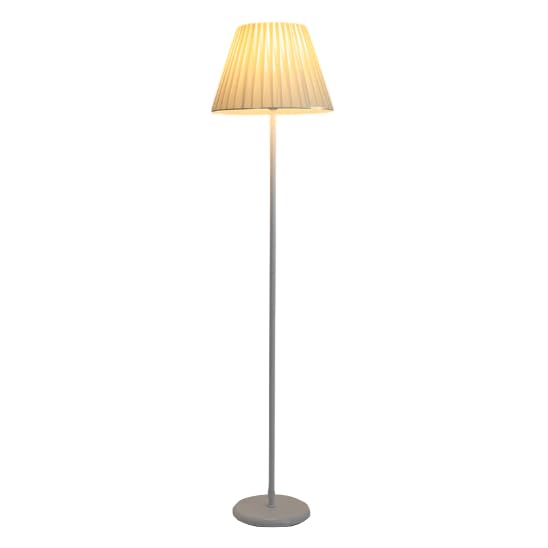 Lámpara de pie nórdica plisada para crear un ambiente acogedor en tu salón junto al sofá