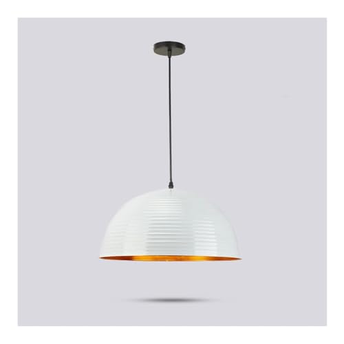 Aluminium simple et métal noir pour ce lustre demi-cercle chic