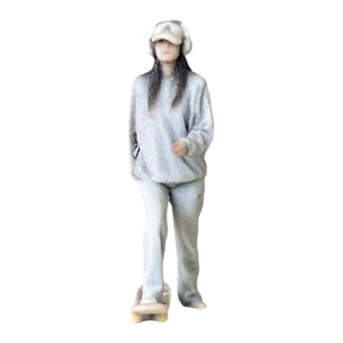 Figurine miniature 1/64 skateuse résine pour animer une maquette urbaine vide
