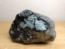 翡翠　鑑賞石自然石 Amazon.co.jp: 宝石質・青緑 53g 翡翠 原石 ヒスイ 鉱物 鑑賞石