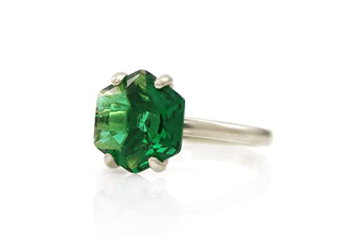 Bague émeraude pour femme : le cadeau d'anniversaire idéal en pierre de naissance