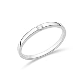 Anillos de compromiso, alianzas con diamantes, pendientes de presión con diamantes, solitarios... La joyería con diamantes siempre es una buena opción. Más que solo belleza y resplandor, los diamantes simbolizan amor eterno y un vínculo que nunca se rompe; como dice la expresión: "Los diamantes son para siempre".