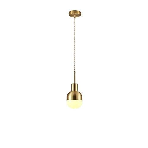 Lustre en laiton contre la lumière agressive dans la salle à manger