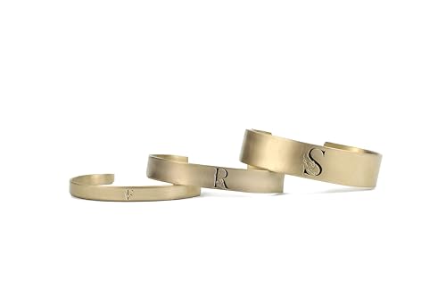 Bracelet de mariage fleuri gravé pour sceller votre amour avec vos initiales