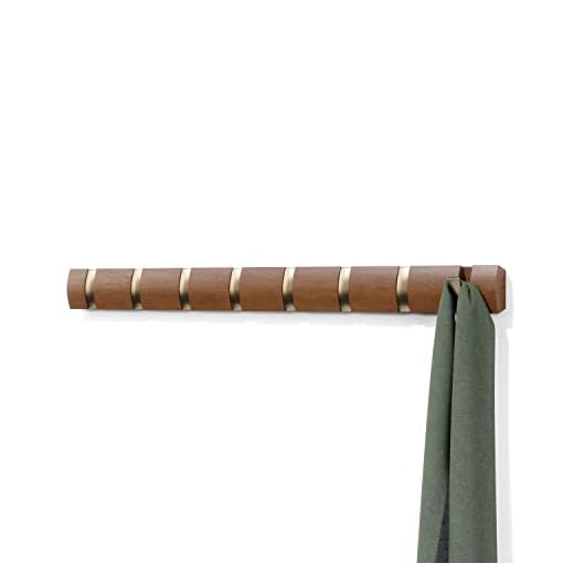 Umbra Flip Perchero de pared con 8 ganchos extraíbles, Madera de fresno, Nogal claro/Oro cálido