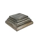 mensula de madera precio Pie o ménsula de madera trabajada artesanalmente para sobremesa y acabada en patina de plata vieja. Para exposición de figuras y objetos decorativos. Artículo elaborado por Cal Fuster artesanalmente. Si lo deseas podemos confeccionar a la medida que desees. Medidas totales: 6x14x14 cm. Medidas de la base: 9x9 cm.