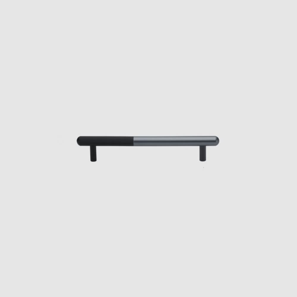 Poignée de meuble Youther pour rénover vos placards de cuisine gris mat
