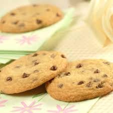 Hershey's Baking Chips (Semi-Sweet Mini Chocolate Chips, 5 Lbs.) Buy in Bulk and Save! Great for Cookies, Cakes, Ice-Cream, Snack Mixes & More!