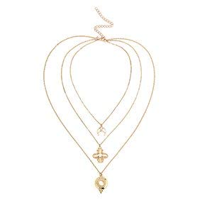 Collier lune vintage doré orné de strass brillants pour une brillance haute joaillerie