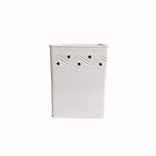 Cesta de basura de metal blanca para organizar el cuarto de baño familiar