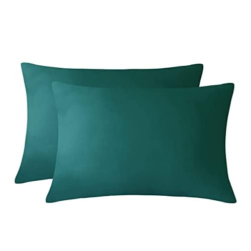 RUIKASI Pillow Cases 2 Pack - Dark Green Standard 50x75 cm Pillowcases Set of 2 with Envelope Closure, Pair of Microfiber Plain Pillow Cover, Soft and Wrinkle-free