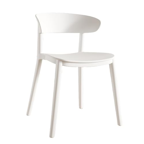 Chaises de terrasse plastique faciles à nettoyer et empilables pour petits espaces