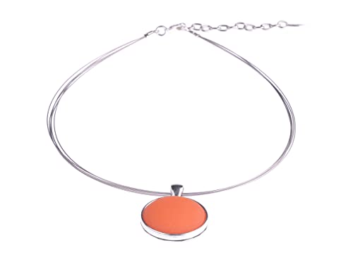 Halsreif Polly, 25mm original Polaris Cabochon in einer Fassung aus versilbertem Messing an einem Bündel aus 5 nylonummantelten Stahlfäden, handgefertigt von Adi-Modeschmuck in Berlin (orange)
