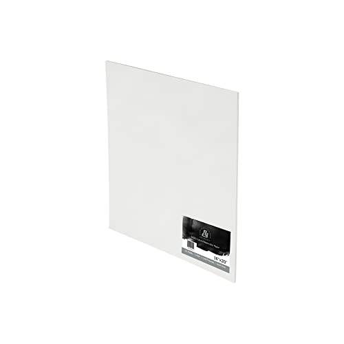 Papel de acuarela para pintar formatos grandes en el estudio creativo con técnicas mixtas 3
