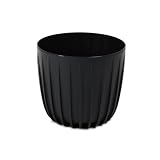 DESIGN MODERNE: Surface mate avec fines rainures et forme évasée donnent au cache-pot MIRA un look minimaliste et moderne, facile à intégrer dans tout intérieur et style de décoration.