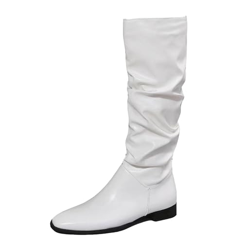Bottes monochromes tendance pour femme au design épuré et finitions soignées