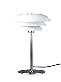 Eine Tischlampe in einem eleganten Design, die aus Opalglas und verchromtem Metall hergestellt ist.