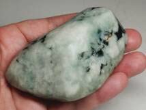 Amazon.co.jp: 青緑 281g 翡翠 原石 ヒスイ 鉱物 鑑賞石 糸魚川 水石