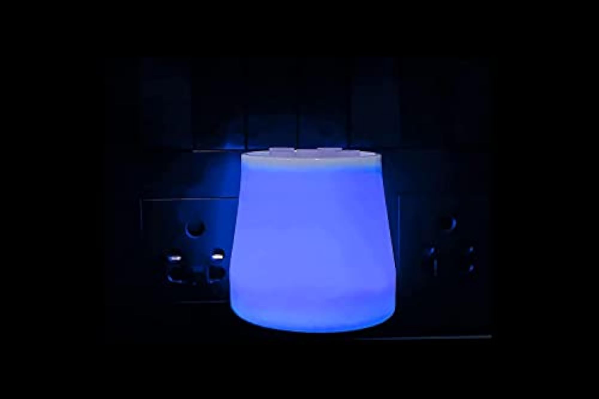 Beautiful Plastic Aroma Diffuser Kapoor Dani with Night Lamp, Blue LED