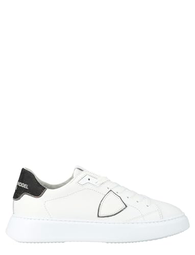 Sneaker Philippe Model modello Temple realizzata in pelle bianca nera e grigia. Caratterizzata da un talloncino nero logato e dallo scudetto laterale con profili grigi. Presenta inoltre una suola in gomma di 4 cm. Talloncino nero logato Scudetto con profili grigi Suola in gomma di 4 cm