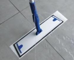 Balai trapèze Lavage à Plat +2 Bandeaux Microfibre + Manche réservoir 1m 40