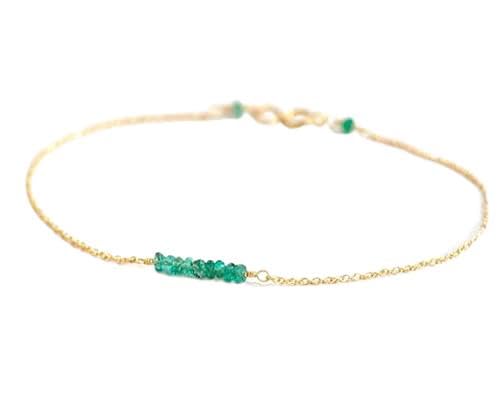 Bracelet émeraude perles rondelles 2mm pour sublimer vos tenues du quotidien et vos superpositions