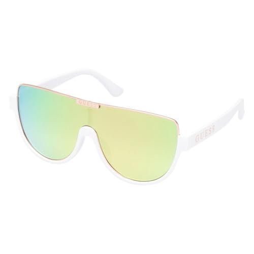 Gafas de sol Guess para mujer en terrazas de verano y paseos urbanos