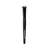 Tap & Blend Concealer Brush di e.l.f., pennello con punta di precisione, copre imperfezioni e macchie scure creando un finish effetto aerografato, sintetico, vegano e non testato sugli animali