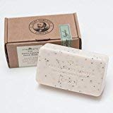 Jabón de tocador de reserva de la expedición de Fawcett capitán es jabón de un caballeros elegantemente perfumado con agregado Papaver somniferum (opio) Amapola semillas para exfoliar suavemente la piel y añade un agradable efecto masaje. Este jabón es para uso diario y es naturalmente perfumada, parabenes y sin silicona. Llevar a cabo...