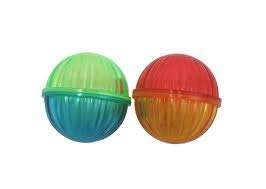 Boules en treillis Multipet : lot de 4 balles colorées de 3,8 cm