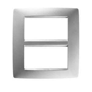 Plaque Gewiss GW16108VT titane 8 postes pour intérieur raffiné