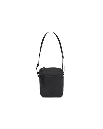 Shoulder bag in recycled polyester Ways to carry: Crossbody & Shoulder Pockets: Zipper pocket at front Water resistant: Yes Measurements Height: 16 cm Width: 13 cm Depth: 7,5 cm Capacity: 1 L Weight: 200 g