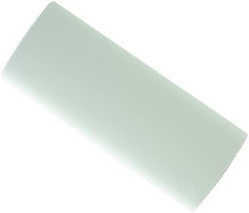 Uzaktan kumandanın arka yüzü, pil bölmesini gösteriyor.