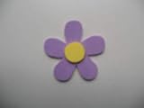 imagenes de flores de goma eva paso a paso  10 Flores de goma eva con 5 pétalos color morado y estambre amarillo Silvys handmade