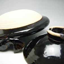 【再値下げ】新品　土鍋　圡楽窯　魚手黒鍋　尺２寸　12号　土楽　5～6人用 魚手黒鍋（尺2寸） - 土楽 | 伊賀の里の土楽窯