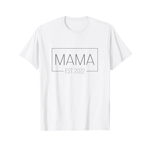 Mama Est 2022 New Mom Announcement Simple Delicate Design T-Shirt