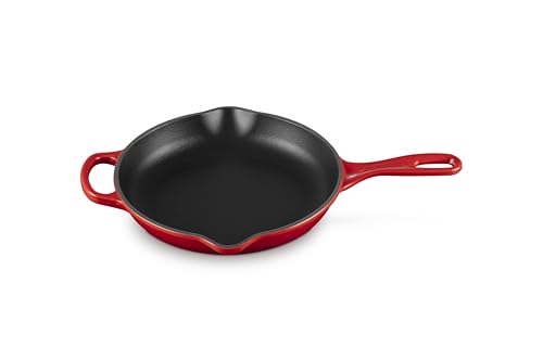 LE CREUSET Signature Enamelled Cast Iron Skillet Frying Pan with Helper Handle and Two Pouring Lips, 23 cm, Cerise, 20182230600422