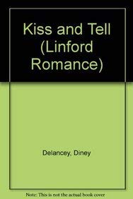 Paperback Kiss and Tell [Large Print] Book