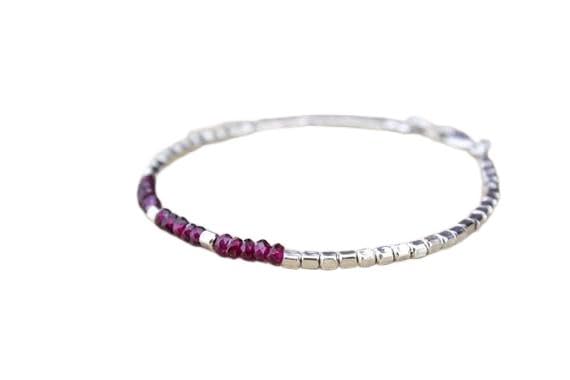 Bracelet grenat 3mm perles facettées minéraux naturels unisexe 7 pouces