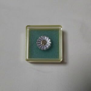 Amazon | 自民党 バッジ 自由民主党 党員章 徽章 記章 菊花紋章