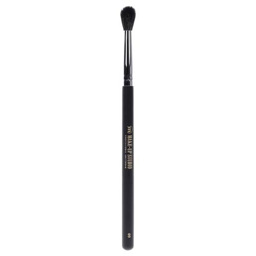 Pinceau Contour Make-Up Studio 09 Small dans votre trousse beauté de voyage