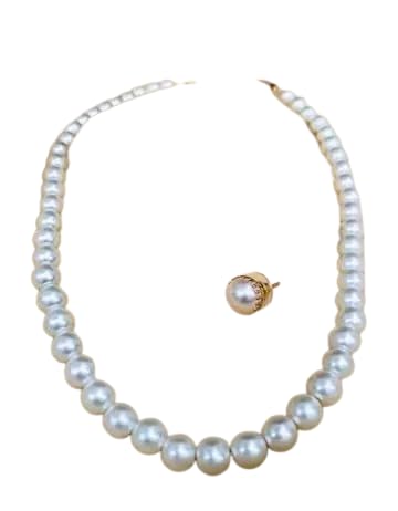 THE JEWEL GALLERY White cultured pearl jewelry set including a necklace THE JEWEL GALLERY White cultured pearl jewelry set including a necklace