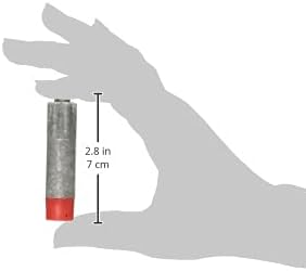 ภาพมือที่กำลังถือลูกดอก Nerf AccuStrike Ultra เพียงลูกเดียว โดยมีไม้บรรทัดแสดงความยาว 2.8 นิ้ว (7 เซนติเมตร)