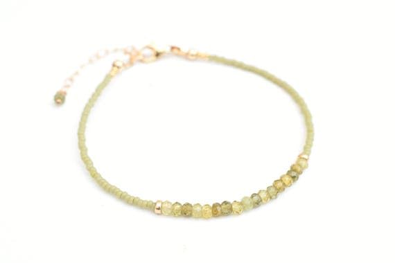 Bracelet de grenat vert de 2-3mm pour un style bohème chic