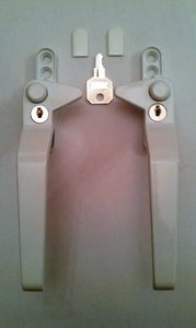 Avocet Locking Cockspur uPvc Window Handle White Right - 17mm