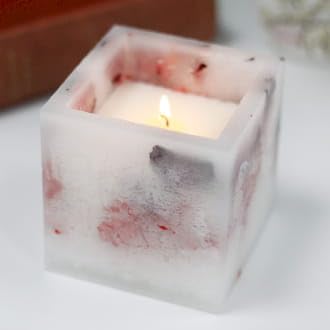 Bougie parfumée Rose Enchanted Candle grand format carré - 5