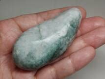 Amazon.co.jp: 白青緑 160g 翡翠 原石 ヒスイ 鉱物 鑑賞石